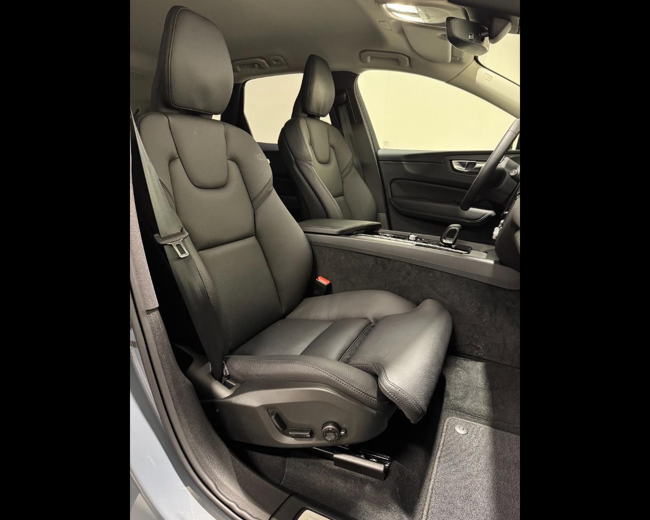 VOLVO XC60 B4 GEARTRONIC PLUS DARK