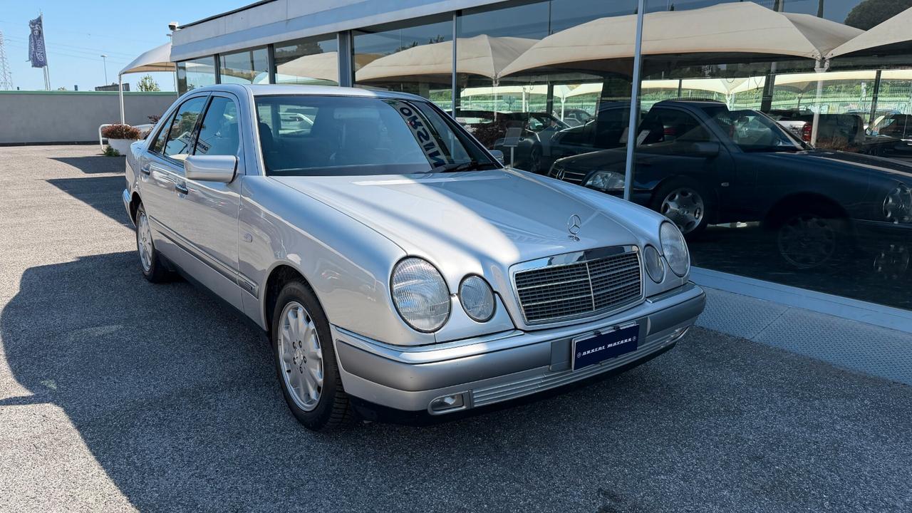 Mercedes-benz E 200 cat Elegance