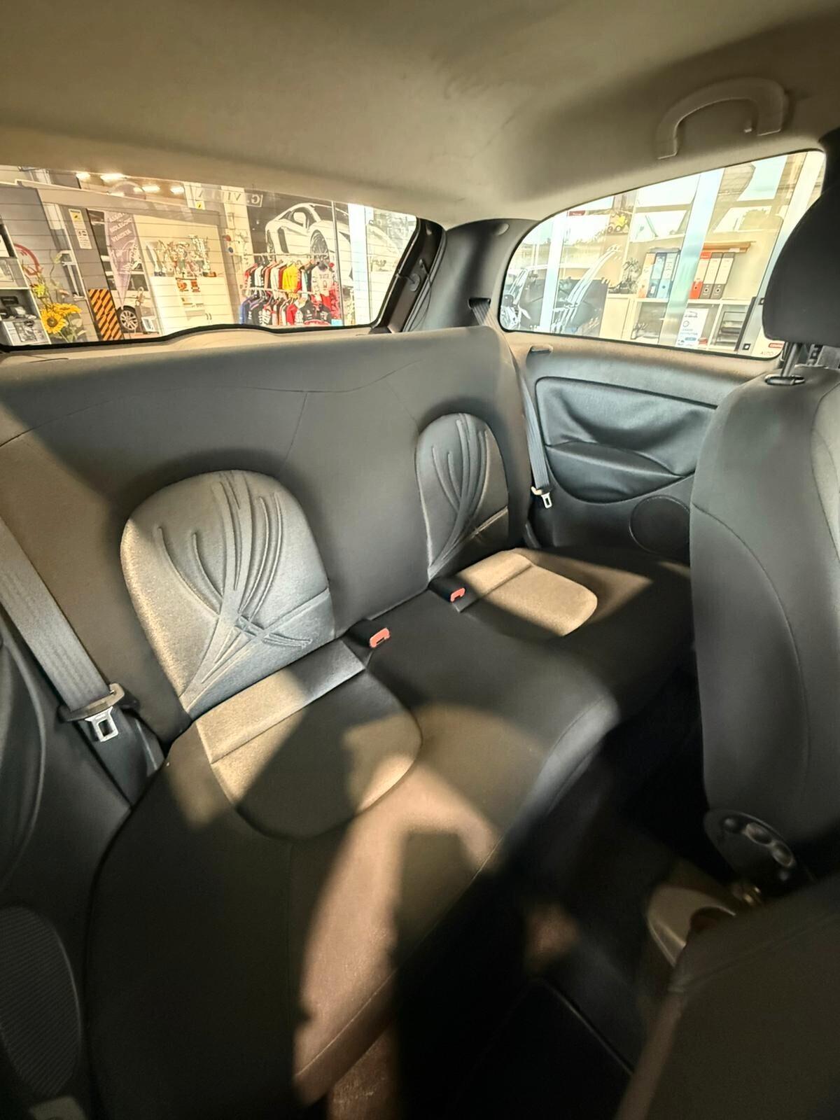 Lancia Ypsilon 1.3 MJT 75 CV Diva