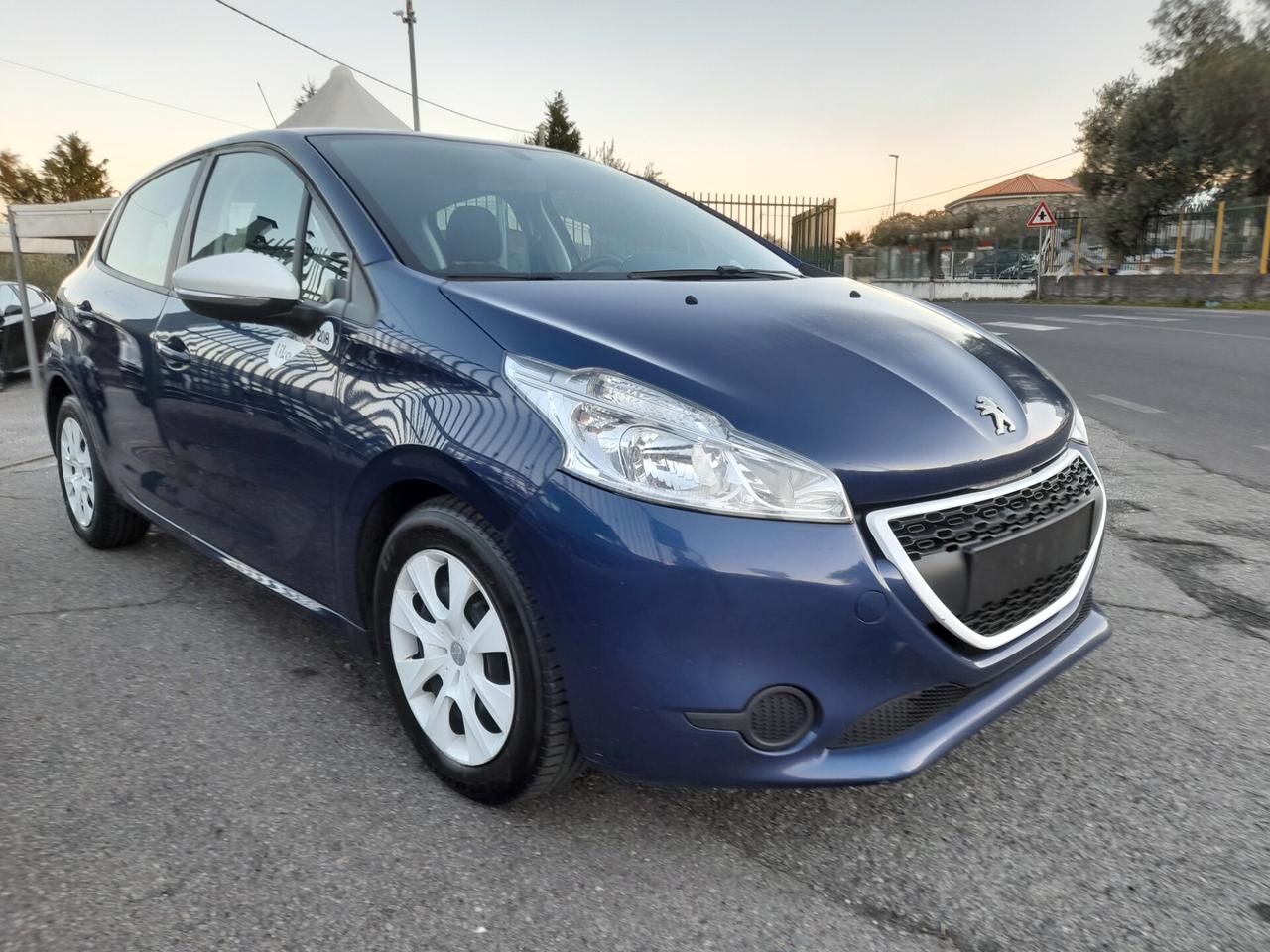 Peugeot 208 1.4 HDi 68 CV 5 porte lika