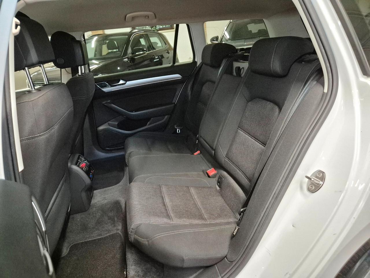 Volkswagen Passat Business Variant 1.6 TDI Trendline BlueMotion Tech.