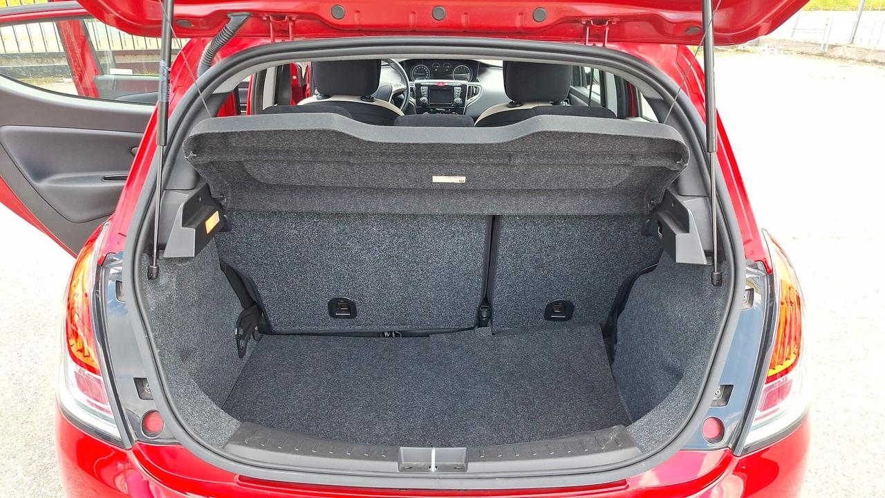 Lancia Ypsilon 1.2 69 CV 5 porte Gold