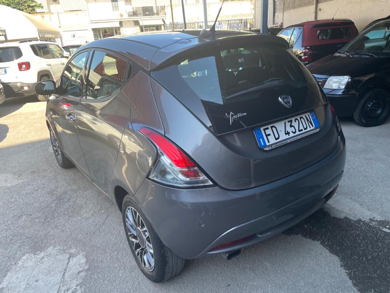 Lancia Ypsilon 1.2 69 CV 5 porte Gold