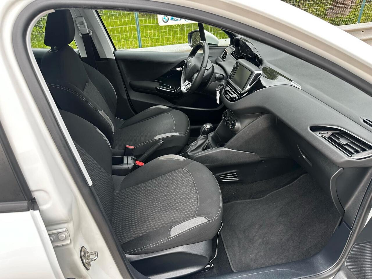 Peugeot 208 1.2 benzina 82 cv 2016