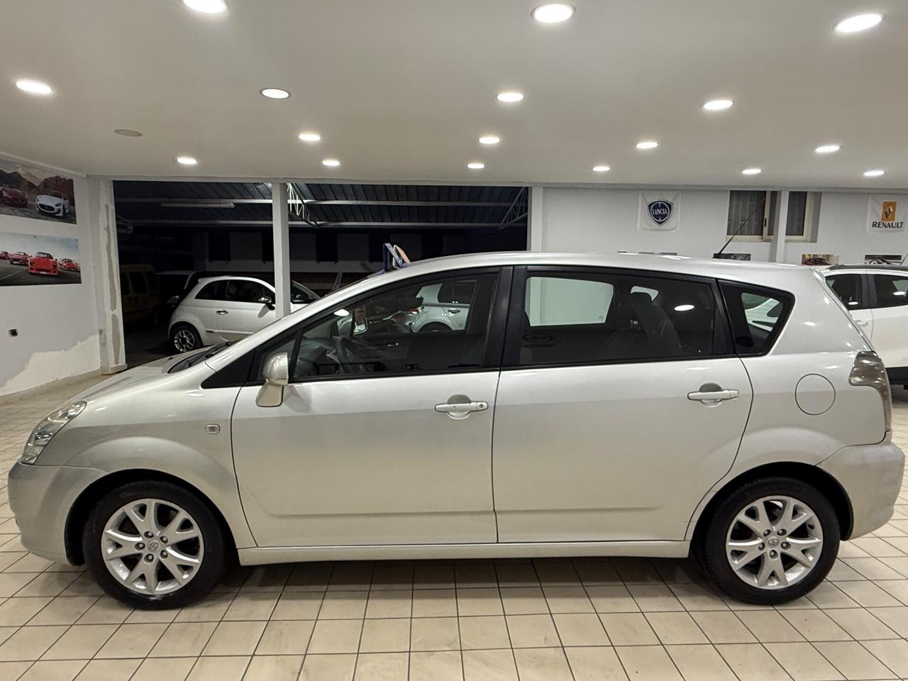 Toyota Corolla Verso 2.2 136cv