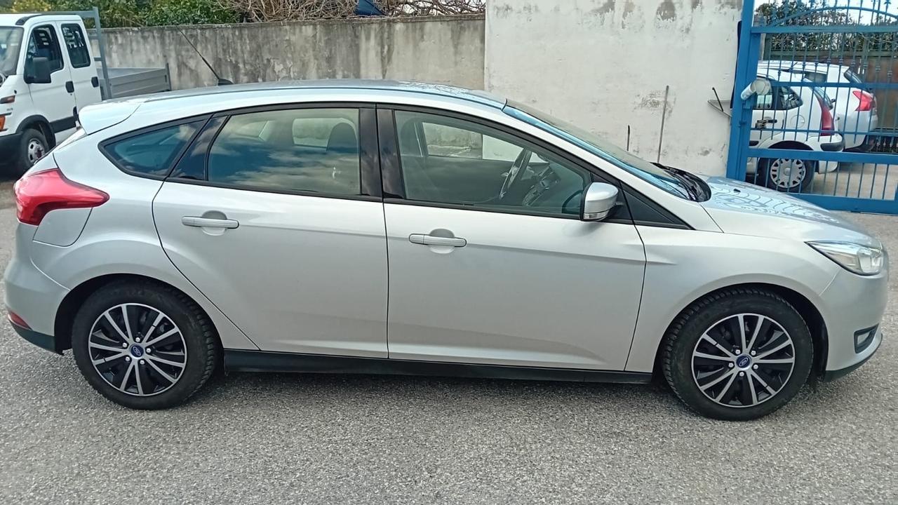 Ford focus 5P-1.6 gpl - km 86000-2015