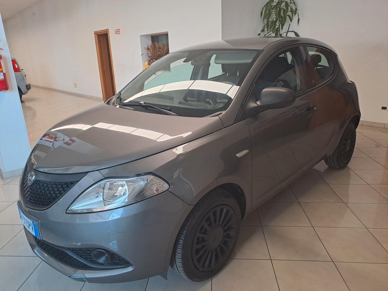 Lancia Ypsilon 1.0 FireFly 5 porte S&S Hybrid Ecochic Silver