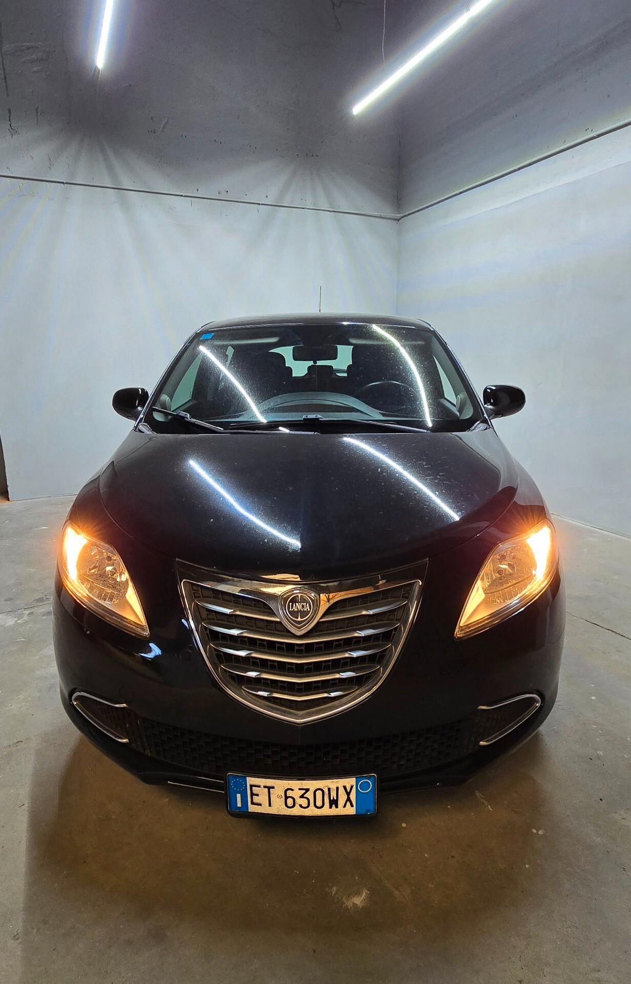 Lancia Ypsilon 1.2 69 CV 5 porte Ecochic Silver
