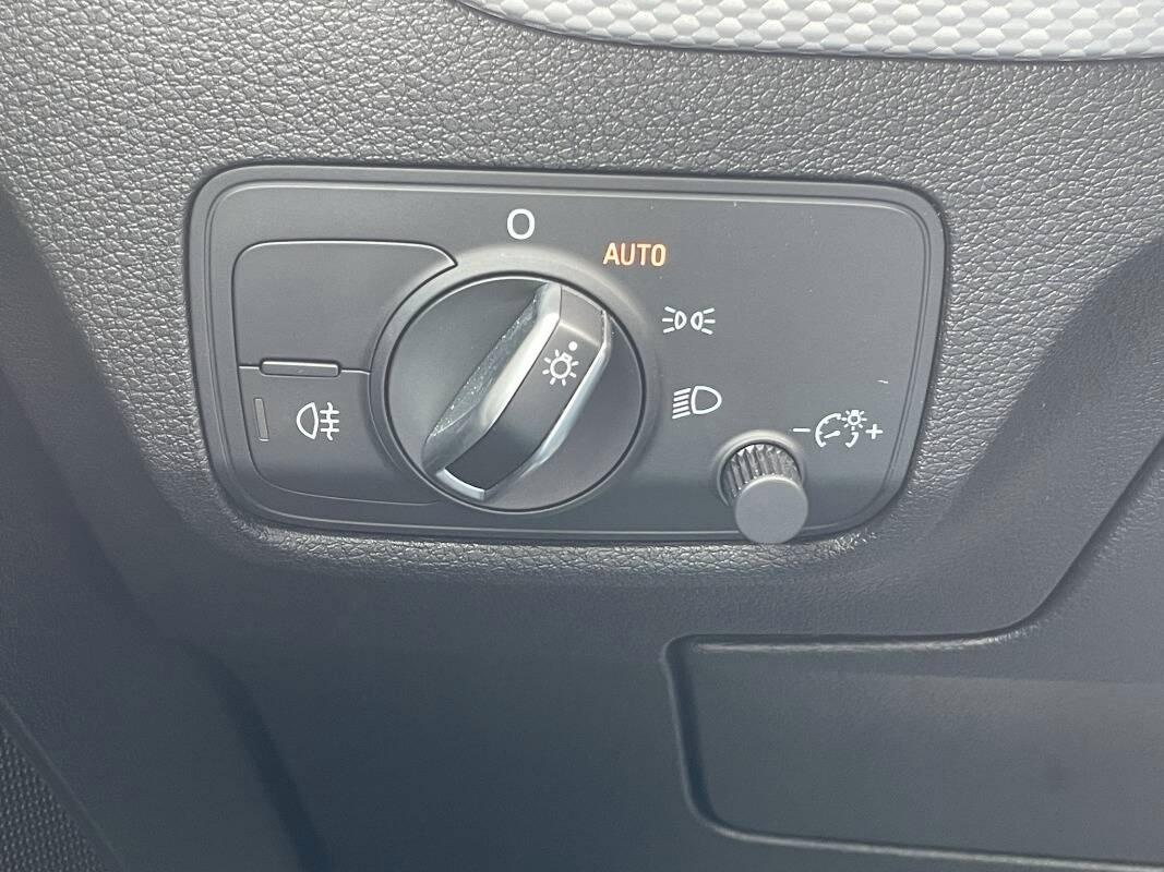 Audi Q2 30 2.0 tdi Admired AUTOMATICA E CARPLAY