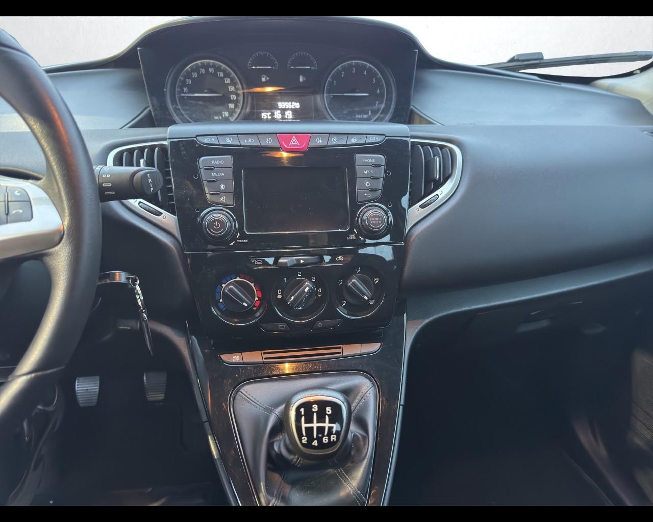 LANCIA Ypsilon 3ª serie - Ypsilon 1.0 FireFly 5 porte S&S Hybrid Ecochic Gold