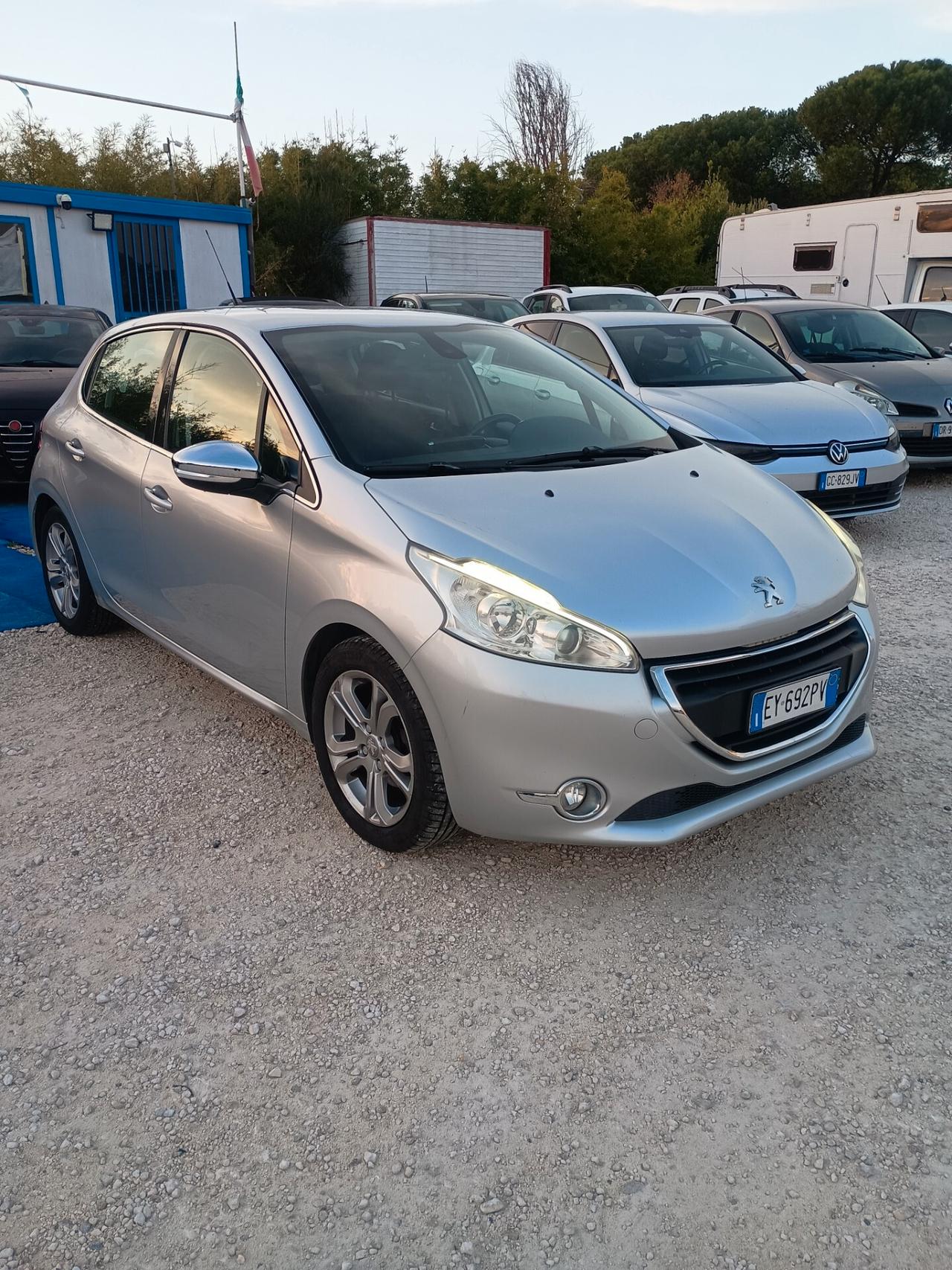 Peugeot 208 1.4 HDi 68 CV 5 porte Allure