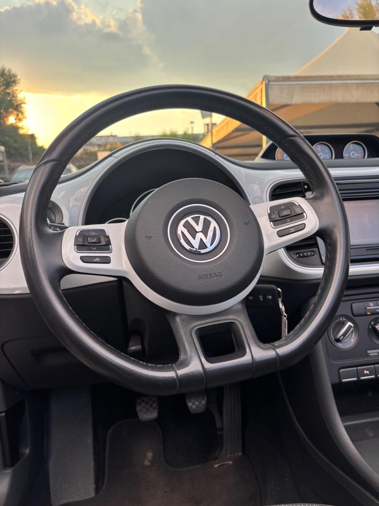 Volkswagen Maggiolino Cabrio 1.6 TDI Design 2014