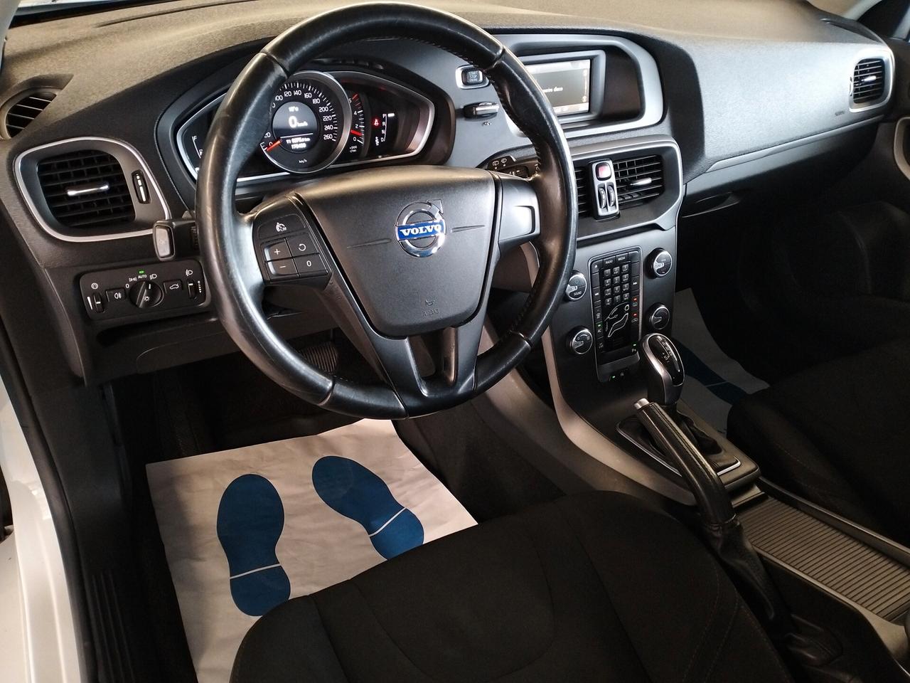Volvo V40 1.6 d2 automatico - NEOPATENTATI