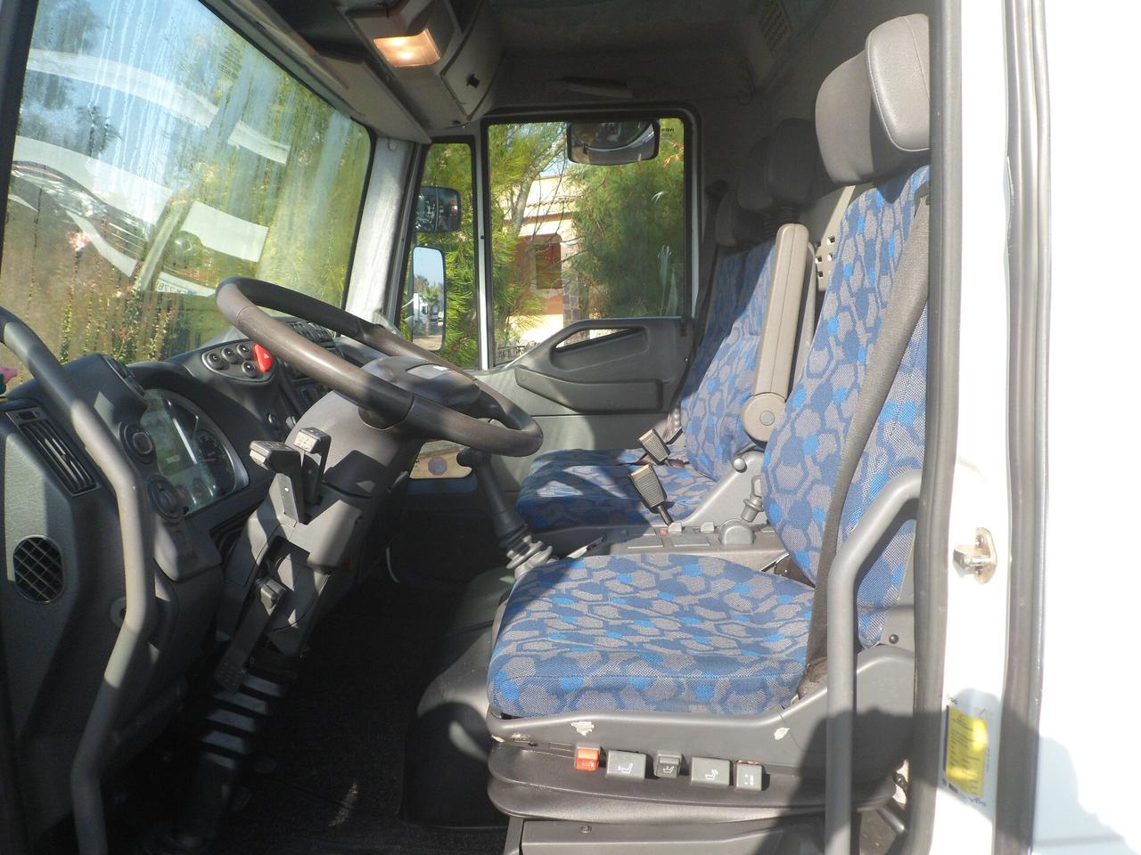 Iveco eurocargo 75e18 k cassone con gru