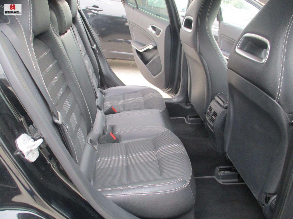 MERCEDES GLA 200 d Automatic Premium-2017