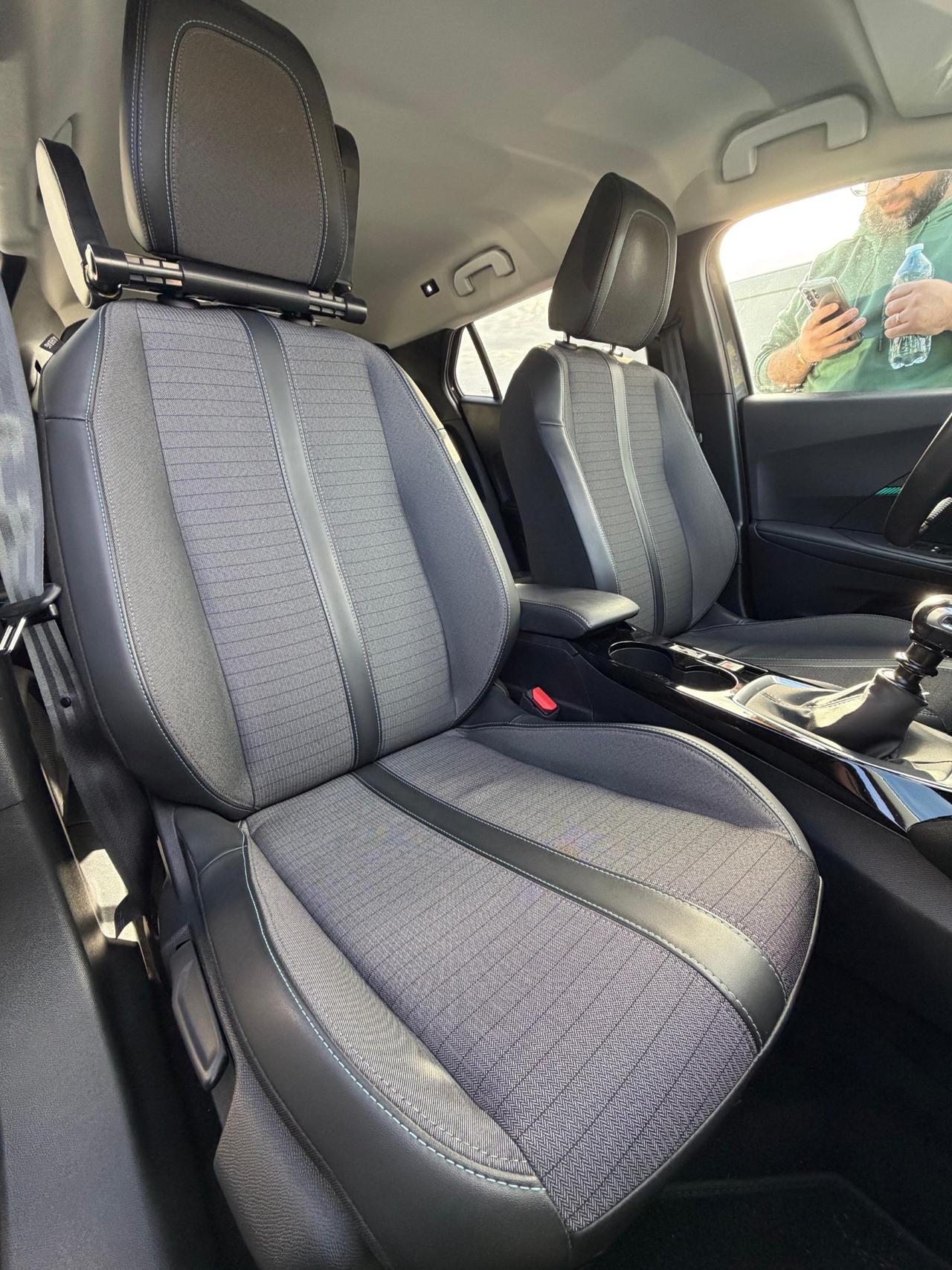 Peugeot 2008 PureTech 155 S&S EAT8 GT