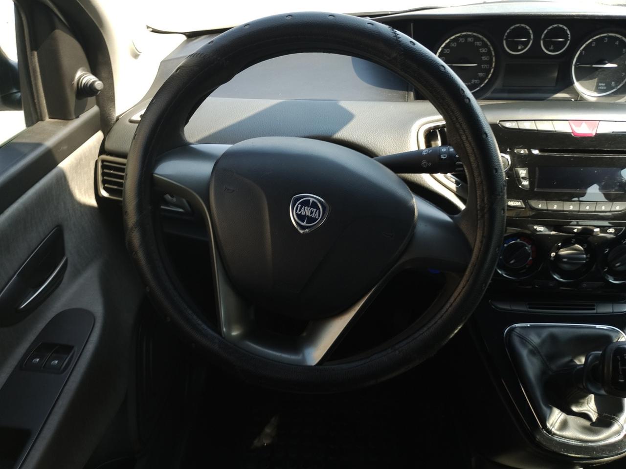 Lancia Ypsilon 5 Porte Ypsilon 1.2 8v Silver ecochic Gpl 69cv