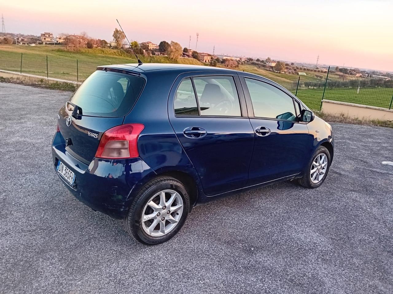 Toyota Yaris 1.0 5 porte