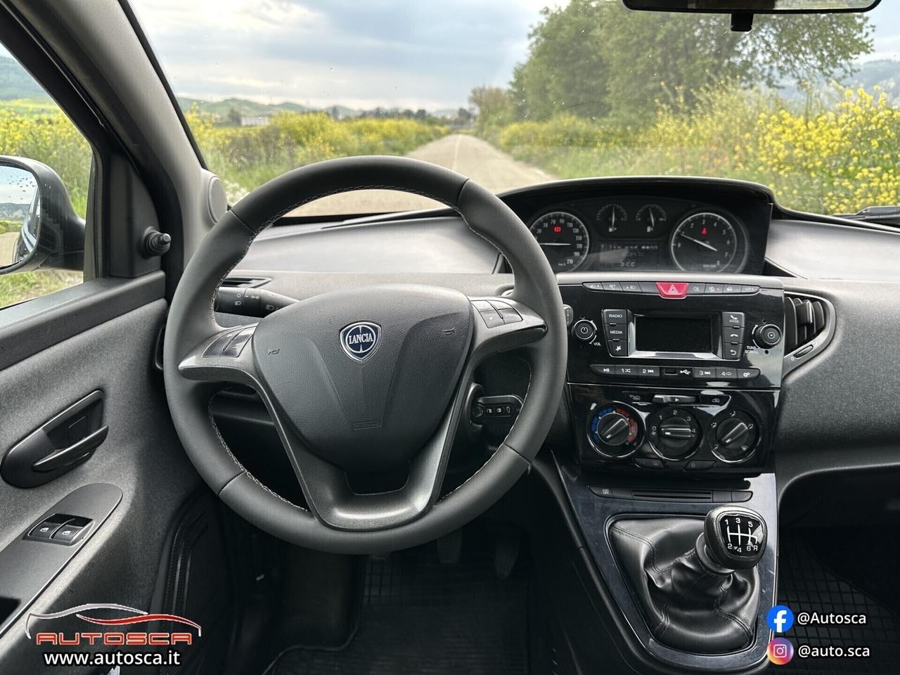 Lancia Ypsilon 1.0 FireFly 5 porte S&S Hybrid Ecochic Silver