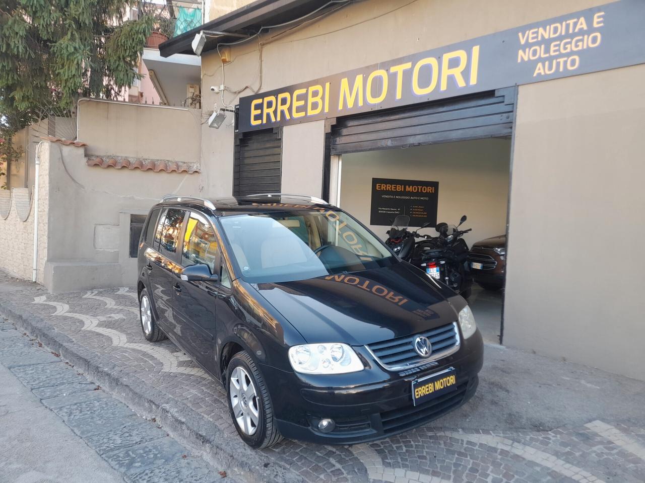 Volkswagen Touran 1.6 FSI Highline