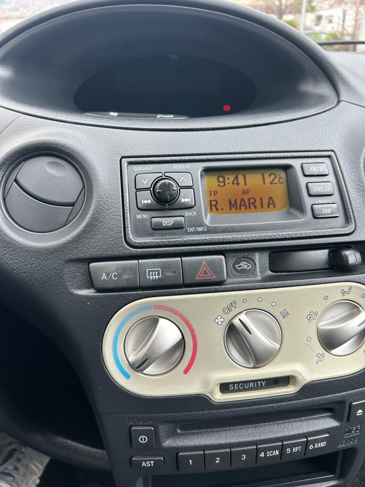 Toyota Yaris 1.0i 16V cat 3 porte Sol