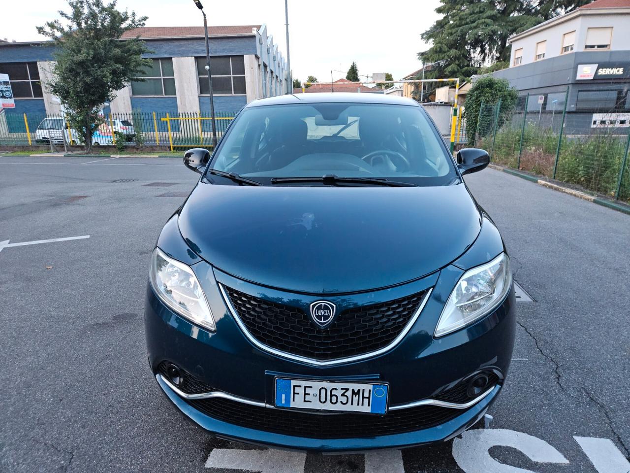 Lancia Ypsilon 0.9 TwinAir 85 CV 5 porte Metano Ecochic Platinum