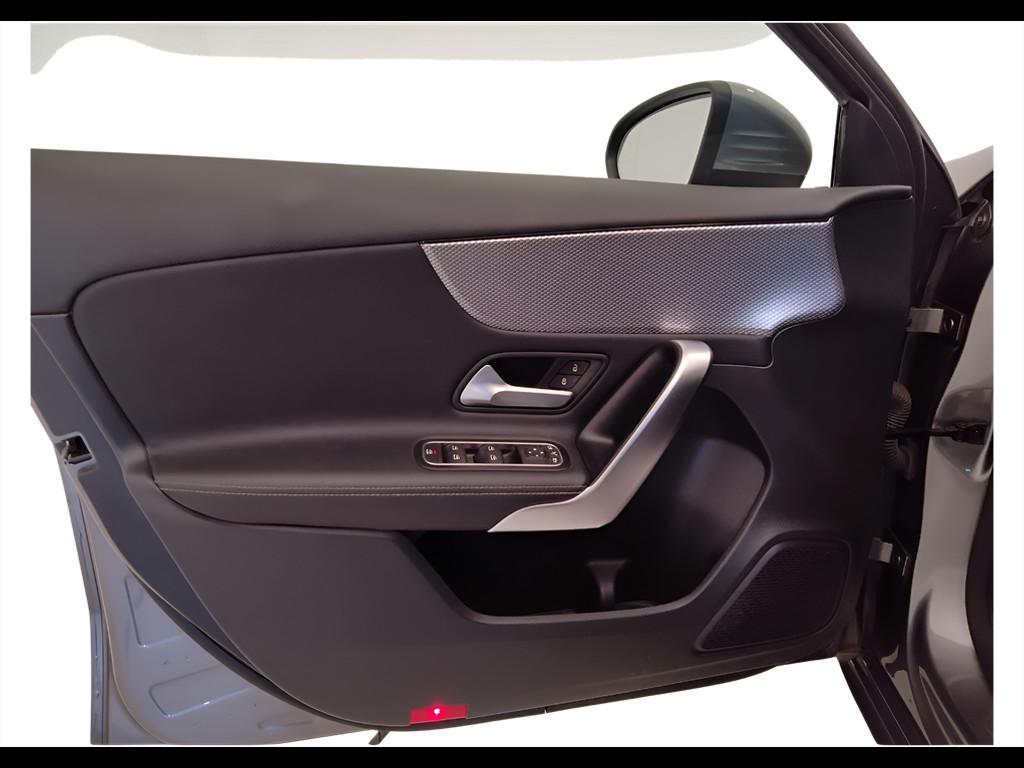 Mercedes-Benz Classe A - W177 2018 - A 180 d Sport auto