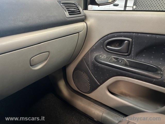 RENAULT Clio 1.4 16V 3p. Expression