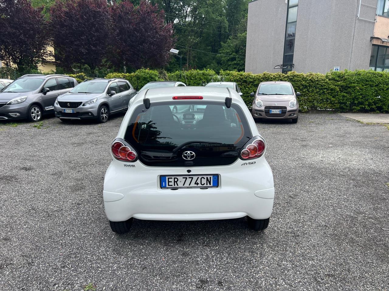 Toyota Aygo 1.0 12V VVT-i 5 porte Active Connect*NAVI*NEOPATENTATI