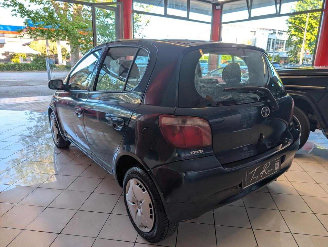 Toyota Yaris 1.0i 16V cat 5 porte Sol