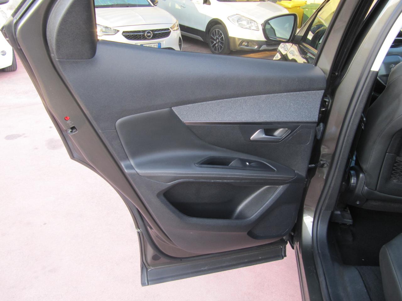 Peugeot 3008 BlueHDi 130 S&S EAT8 Allure - automatico