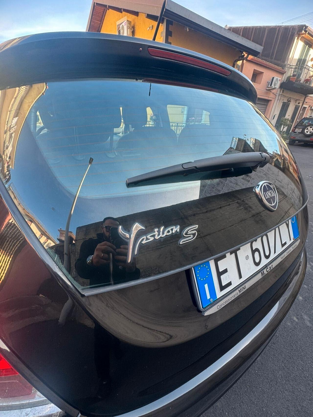 Lancia Ypsilon 1.3 MJT 16V 95 CV 5 porte S&S S Momodesign