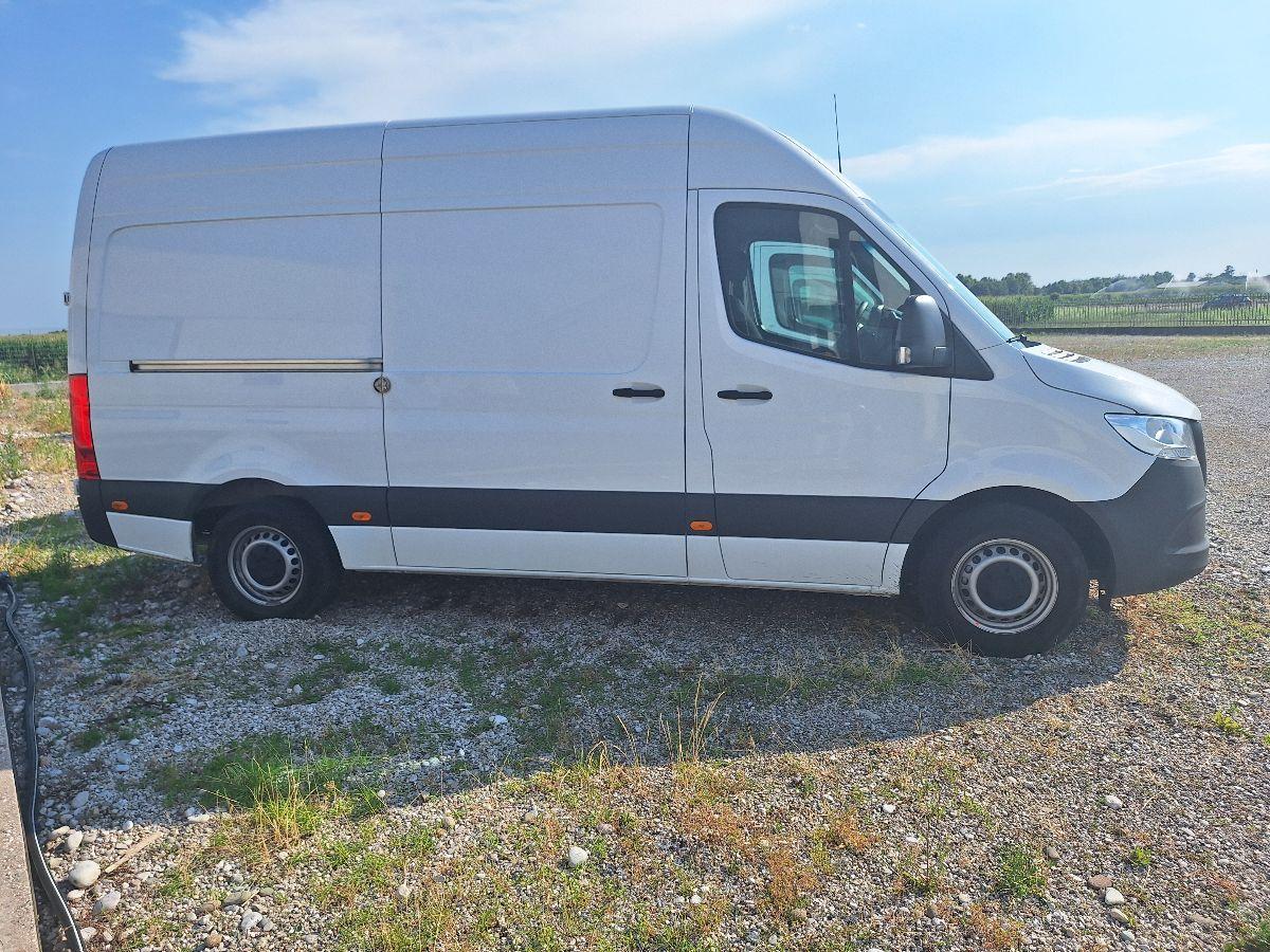 MERCEDES-BENZ Sprinter III 311 RWD 20 cdi F 3735 84kW 114 PS