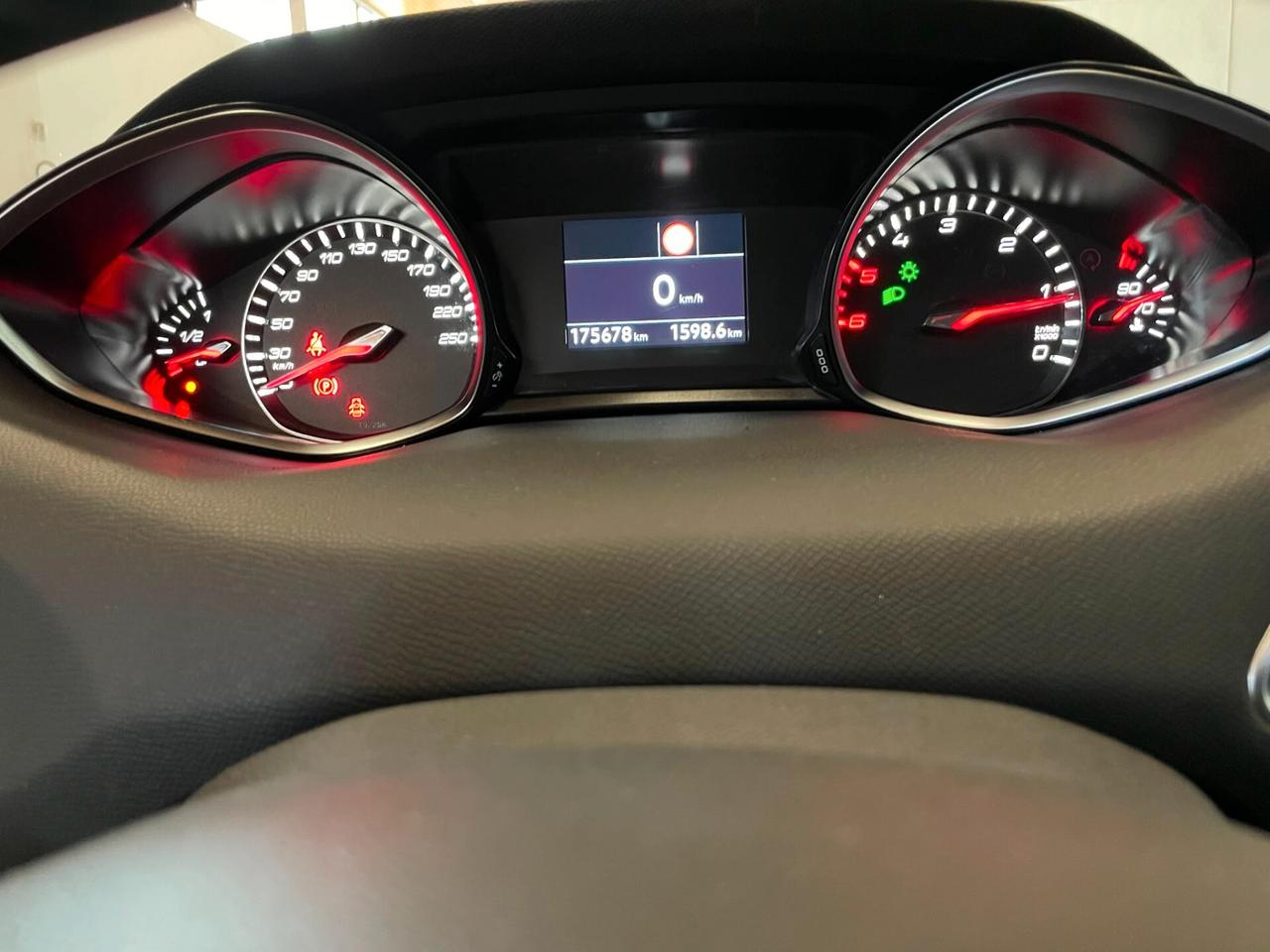 Peugeot 308 BlueHDi 130 S&S SW Allure