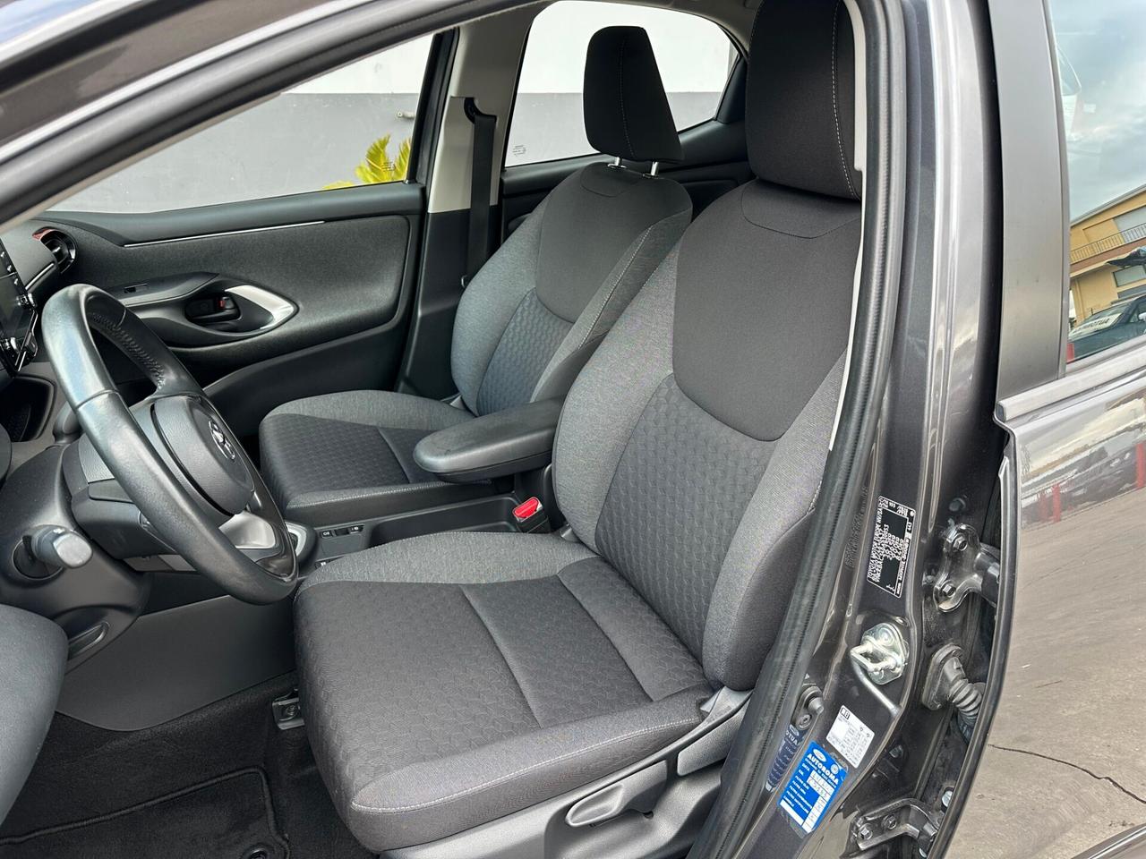 Toyota Yaris 1.5 Hybrid 5 porte Business PREZZO PROMO