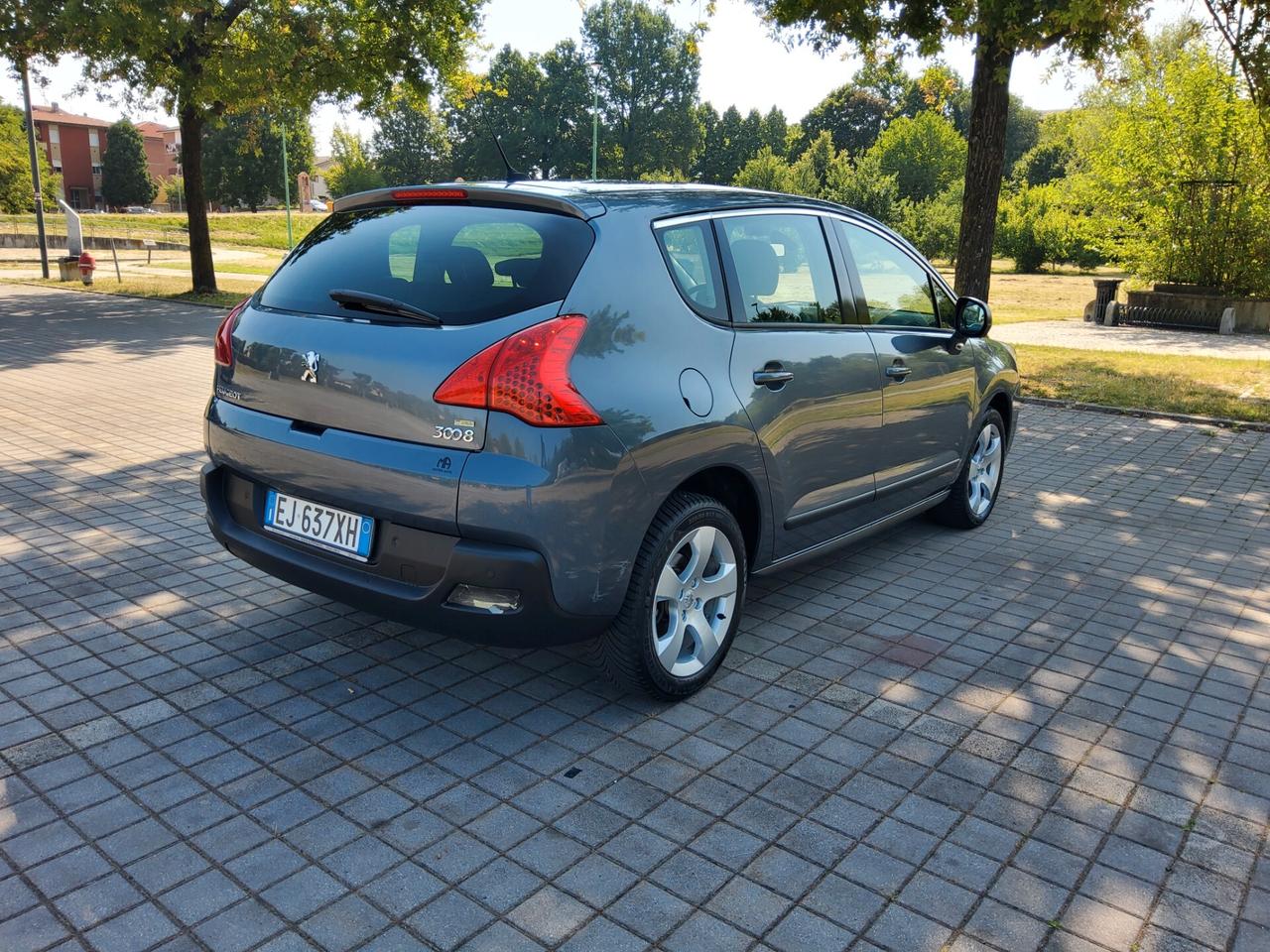 Peugeot 3008 1.6 e-HDi 112CV cambio robotizzato Stop&Start Active