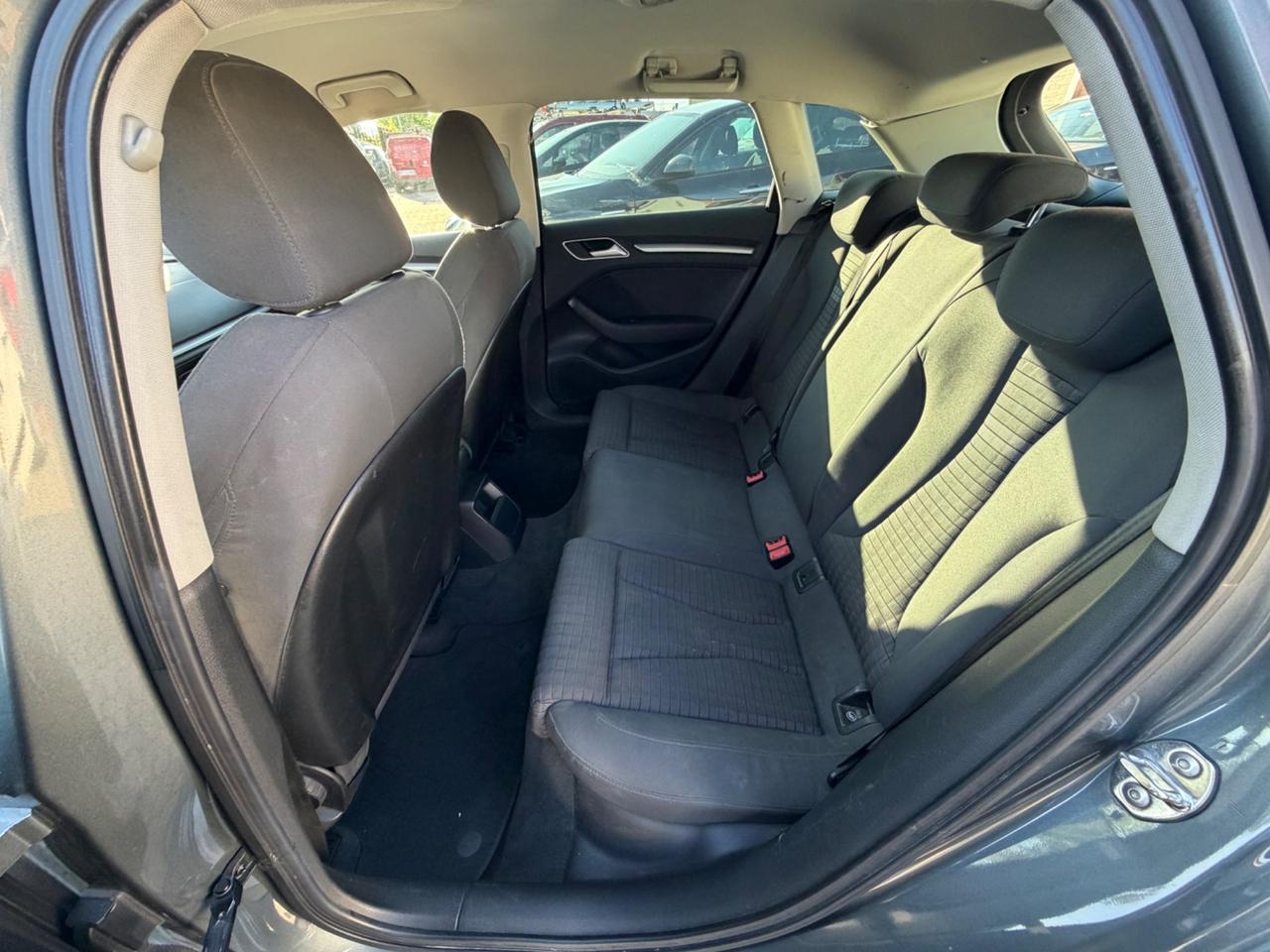 Audi A3 1.6 TDI clean diesel S tronic Ambition