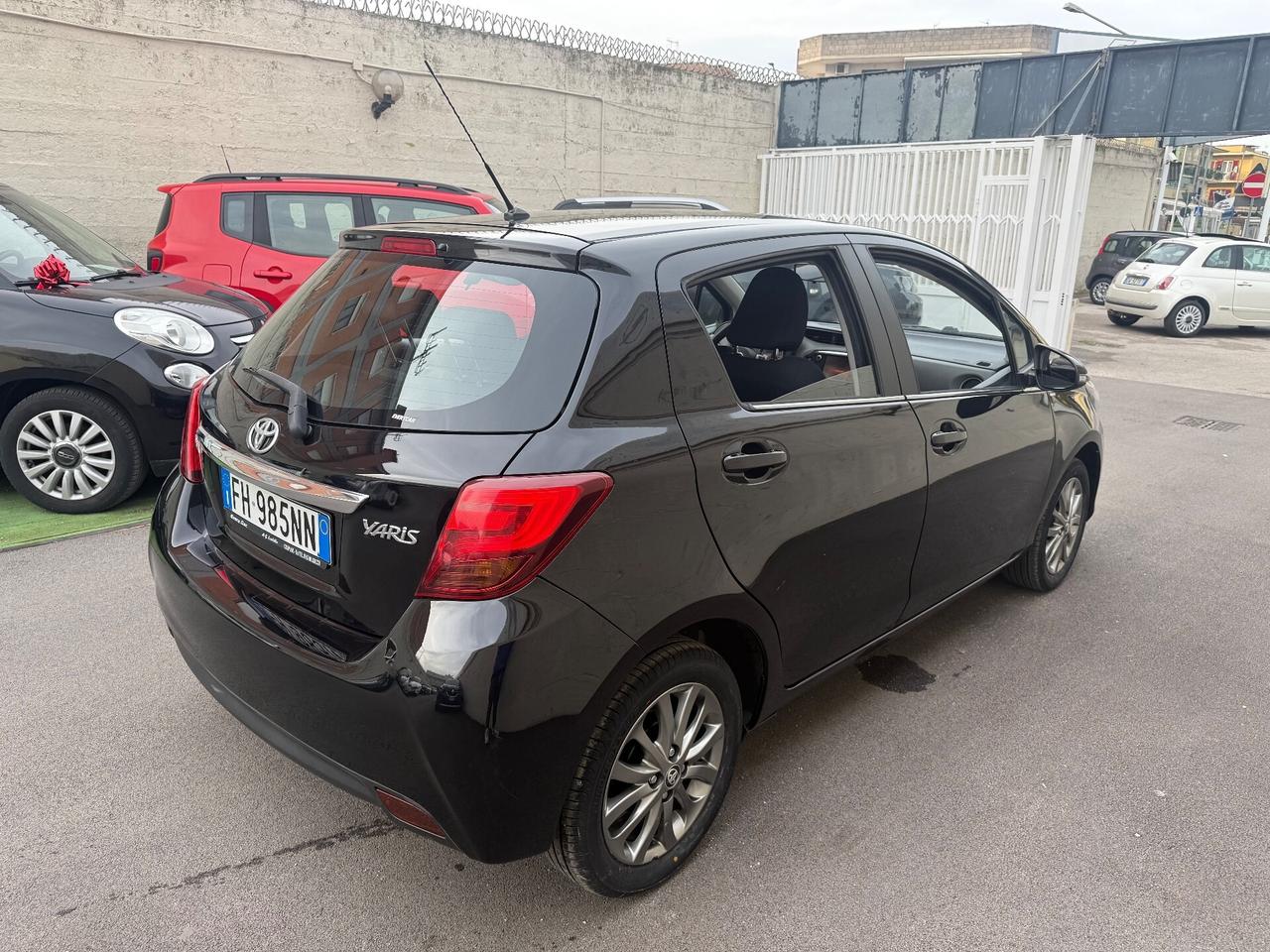 Toyota Yaris 1.0benzina 5porte LOUNGE - 2017