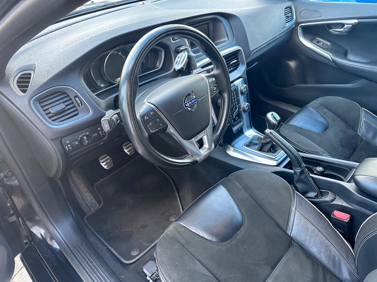 Volvo V40 D2 R-design Momentum