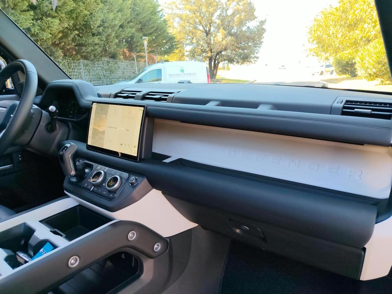 Land Rover Defender 110 3.0D I6 200 CV AWD Auto X-Dynamic SE