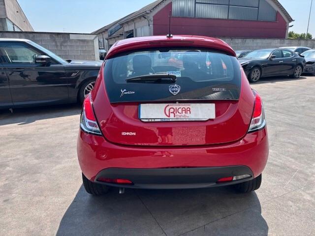 Lancia Ypsilon 1.0 FireFly 5 porte S&S Hybrid Silver