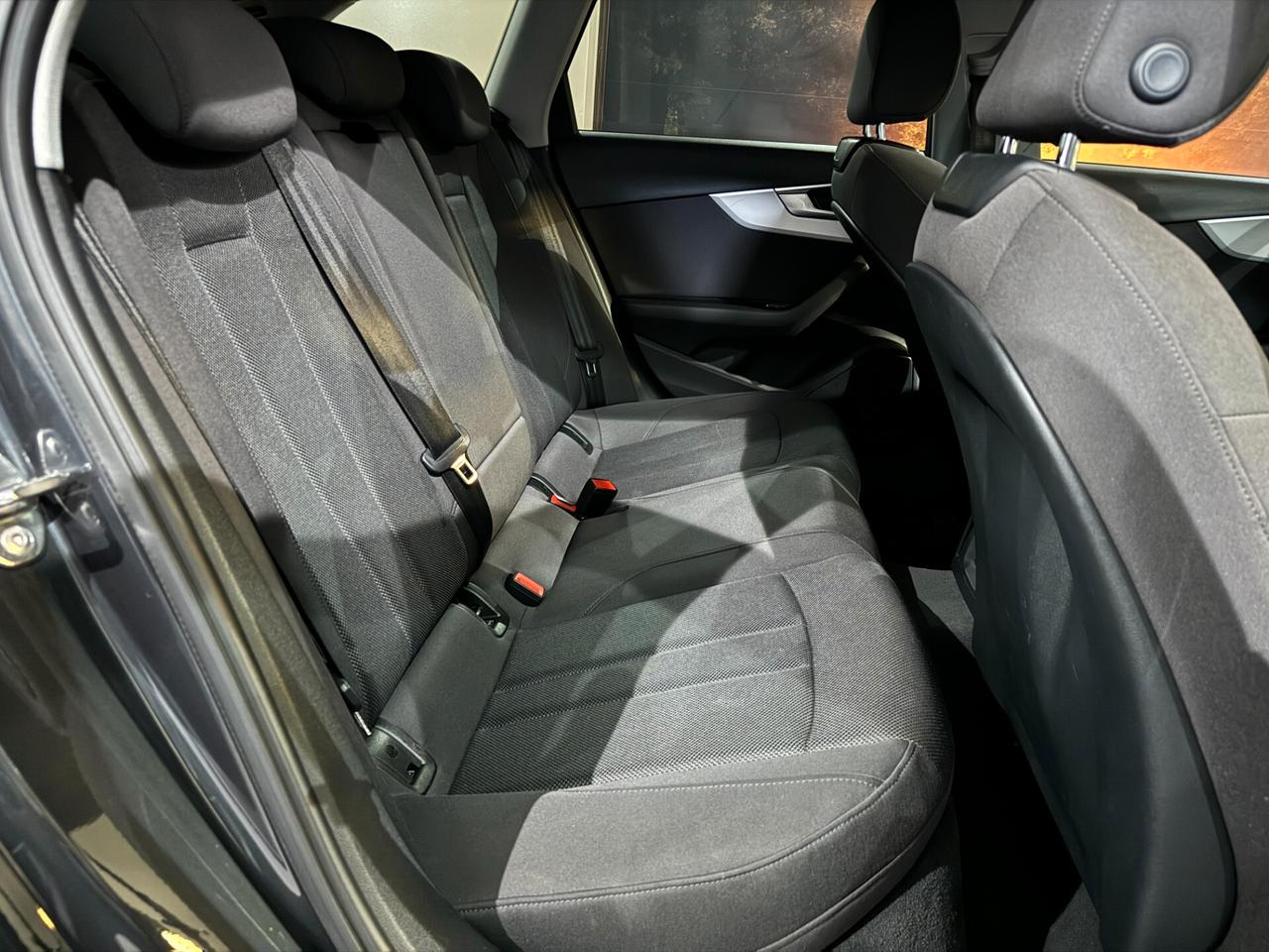 AUDI A4 AVANT 35 TDI S-TRONIC BUSINESS 2020