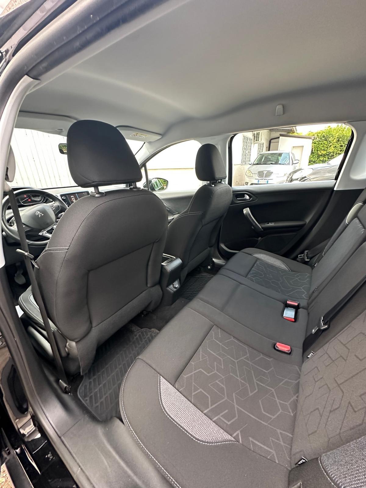 Peugeot 2008 BlueHDi 100 Allure