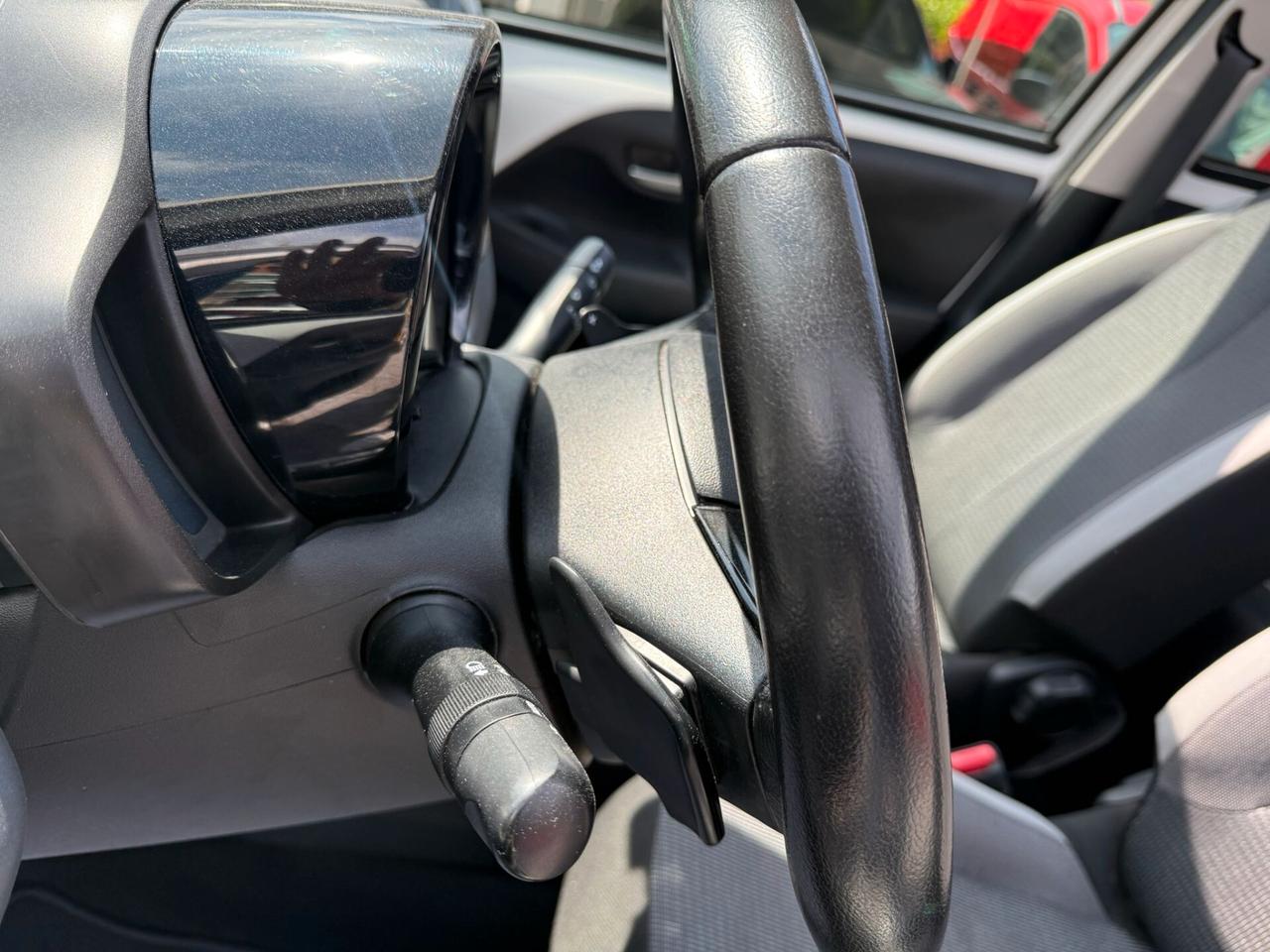 Toyota Aygo Connect 1.0 VVT-i 72 CV 5 porte x-clusiv cabrio