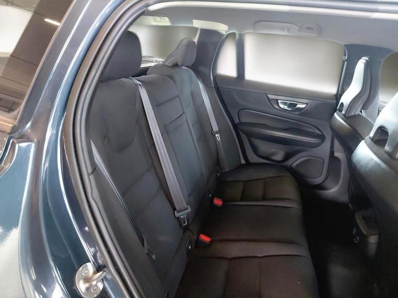 VOLVO V60 B4 D AUTOM. MOMENTUM BUSINESS STATION WAGON