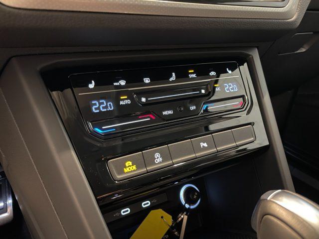 VOLKSWAGEN Touran 2.0 TDI DSG MOVE 7P Travel Assist LED Navi Cam