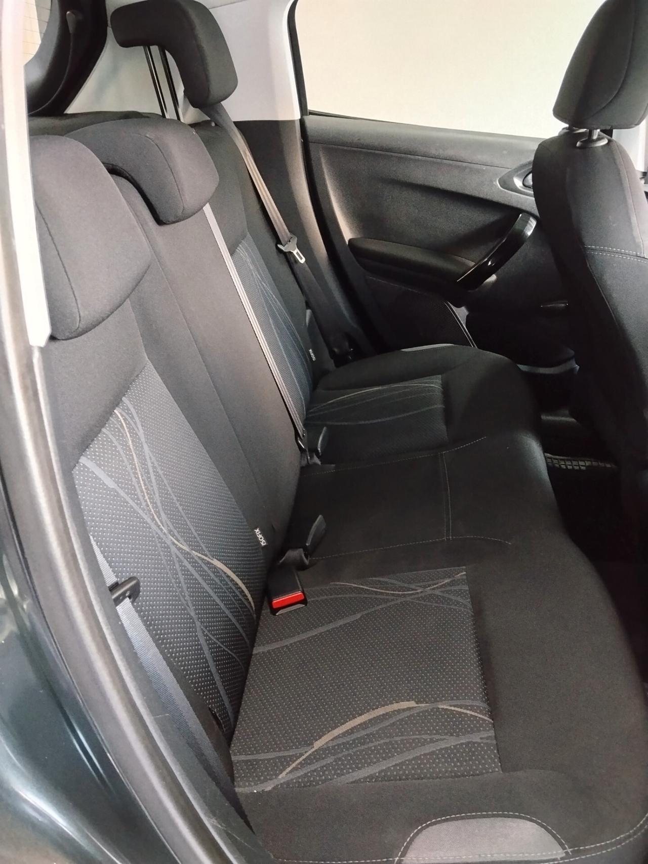 Peugeot 208 1.4 diesel 2015 CON GARANZIA