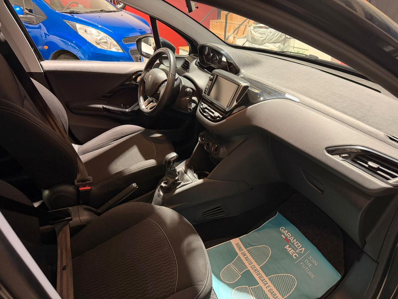 Peugeot 208 PureTech 82 5 porte Allure
