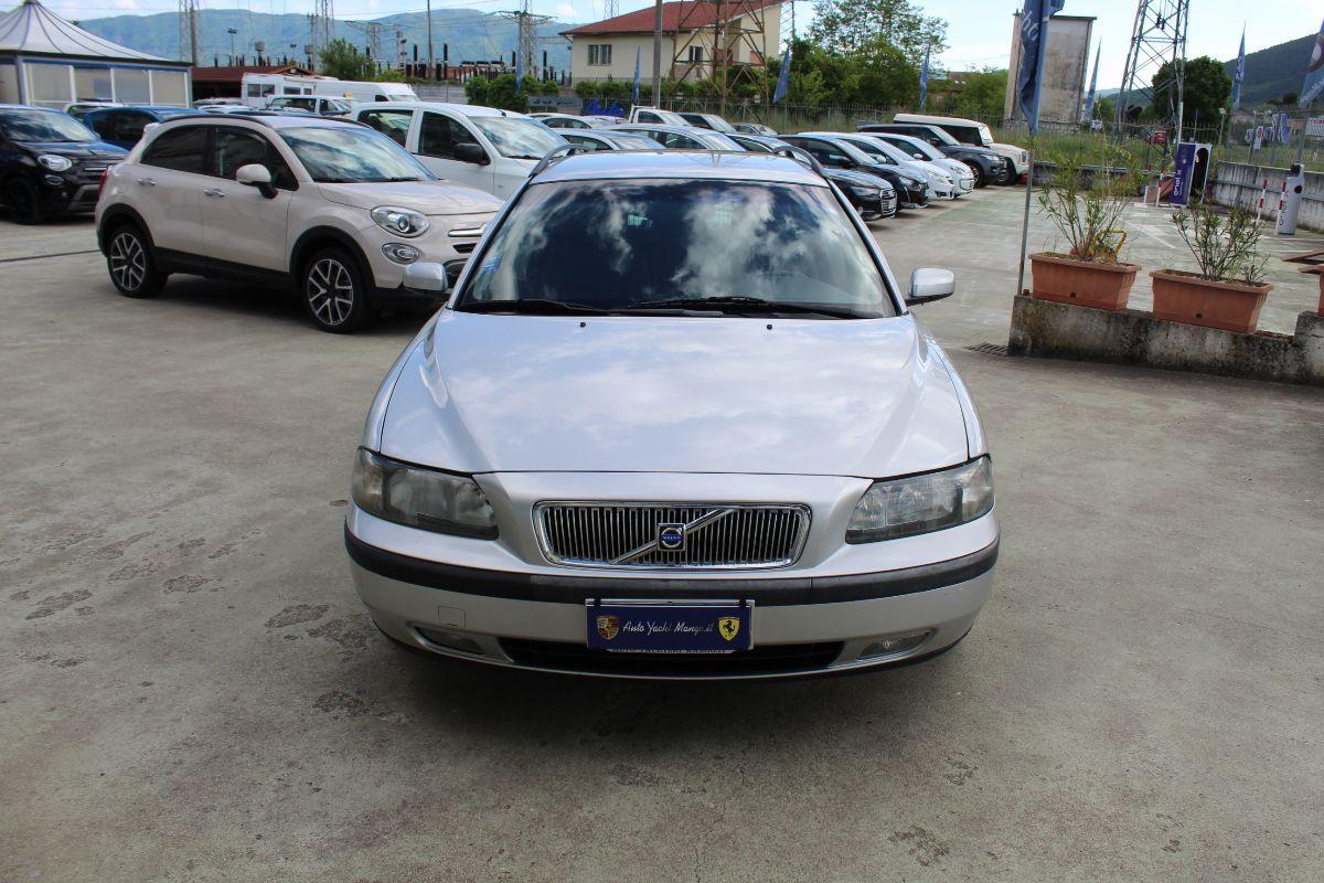 VOLVO - V70 - 2.4 D5 20V Momentum