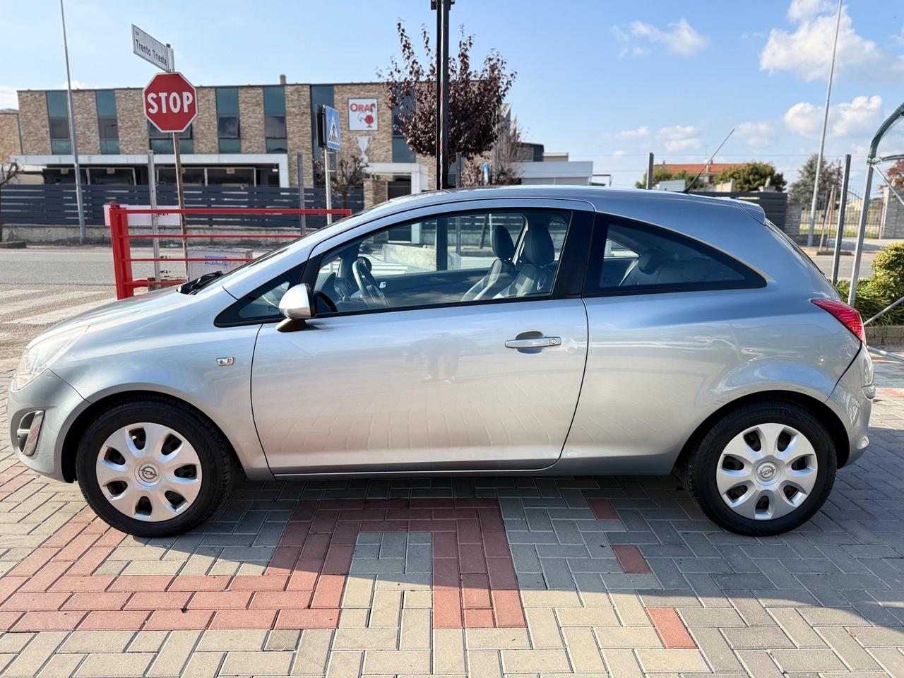 Opel Corsa 1.2 3 porte Edition OK NEOPATENTATI